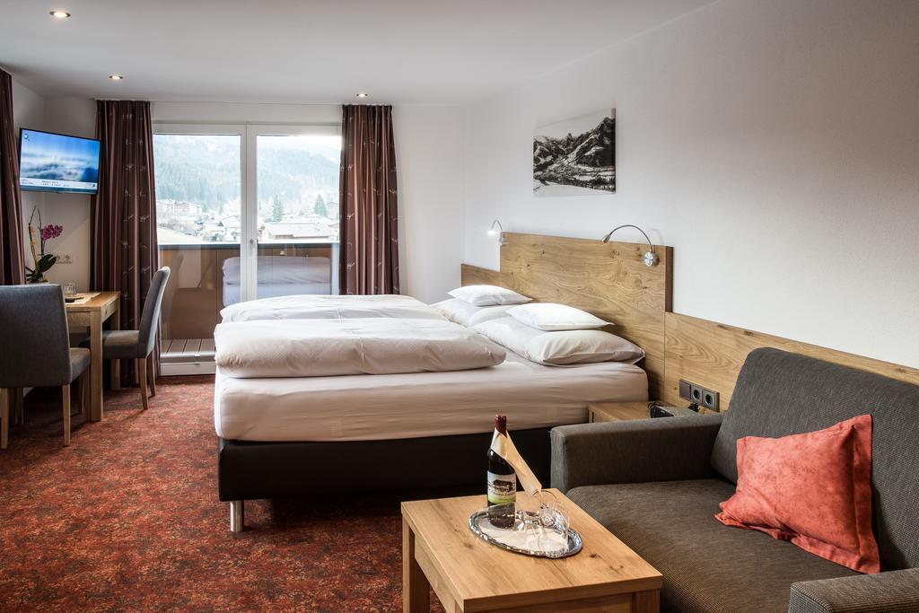 Fruehstueckspension Tannenhof Kirchberg in Tirol Buitenkant foto